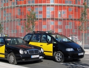 Taxi-Barcelona-Vehiculos-de-gran-capacidad-mercedes-taxi